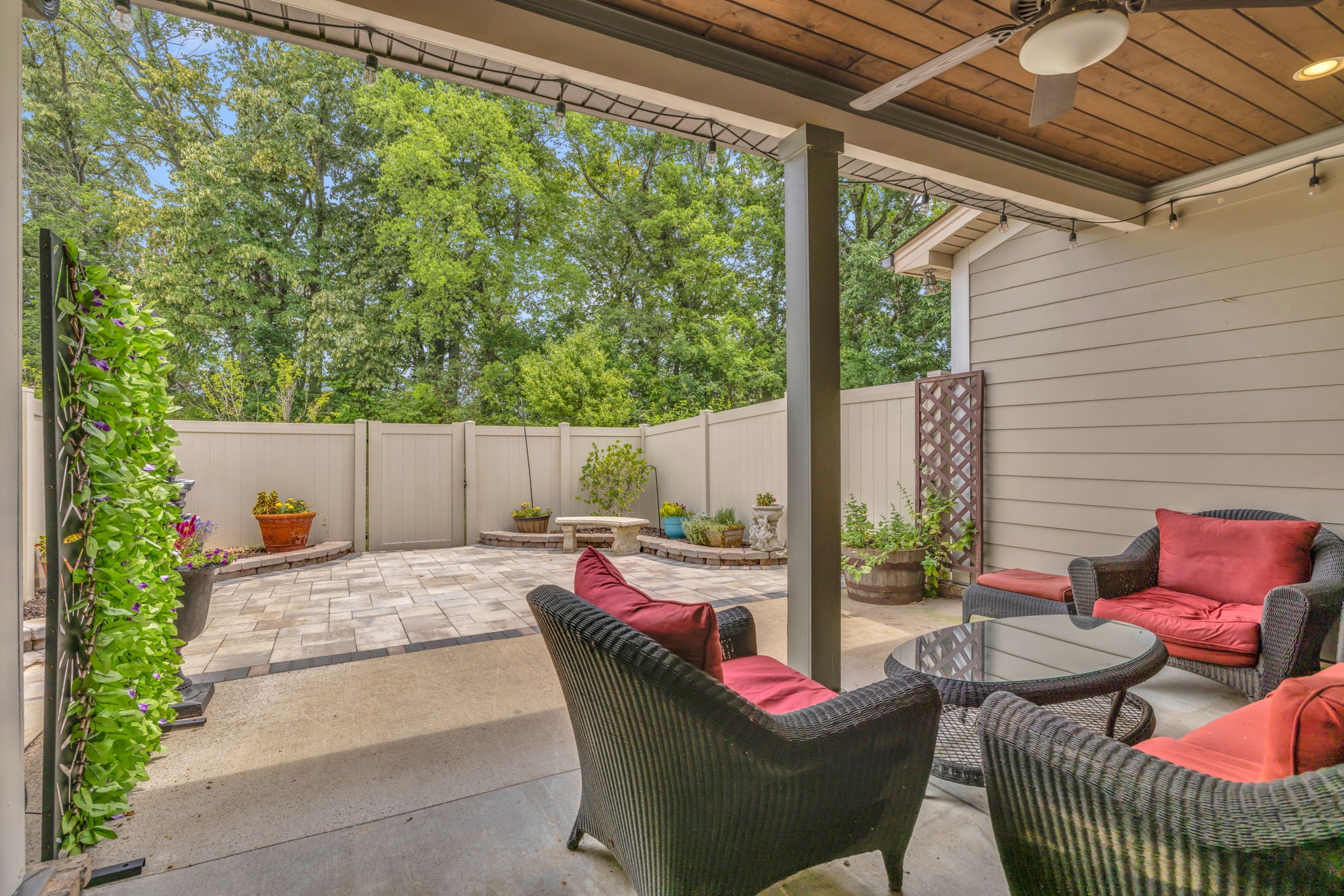 2569 Wellesley Square Dr