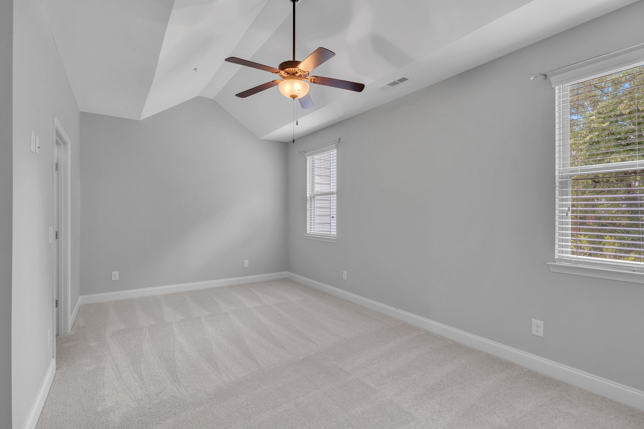 2569 Wellesley Square Dr