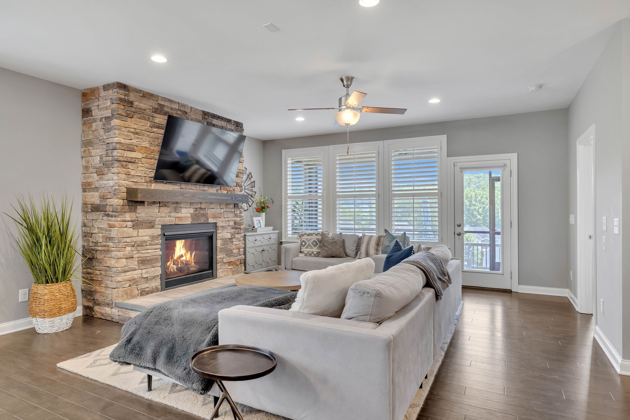 330 Crescent Moon Cir