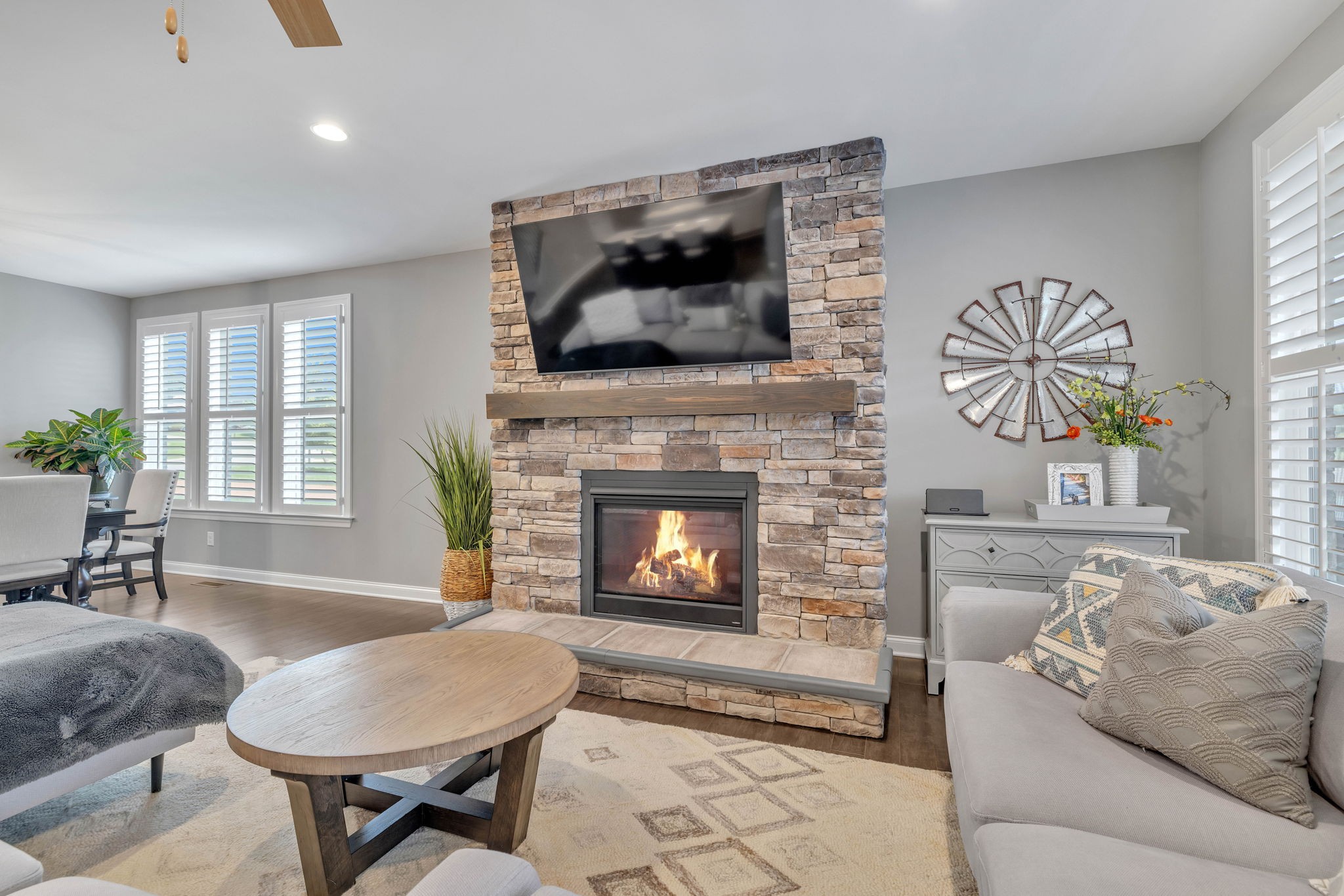 330 Crescent Moon Cir