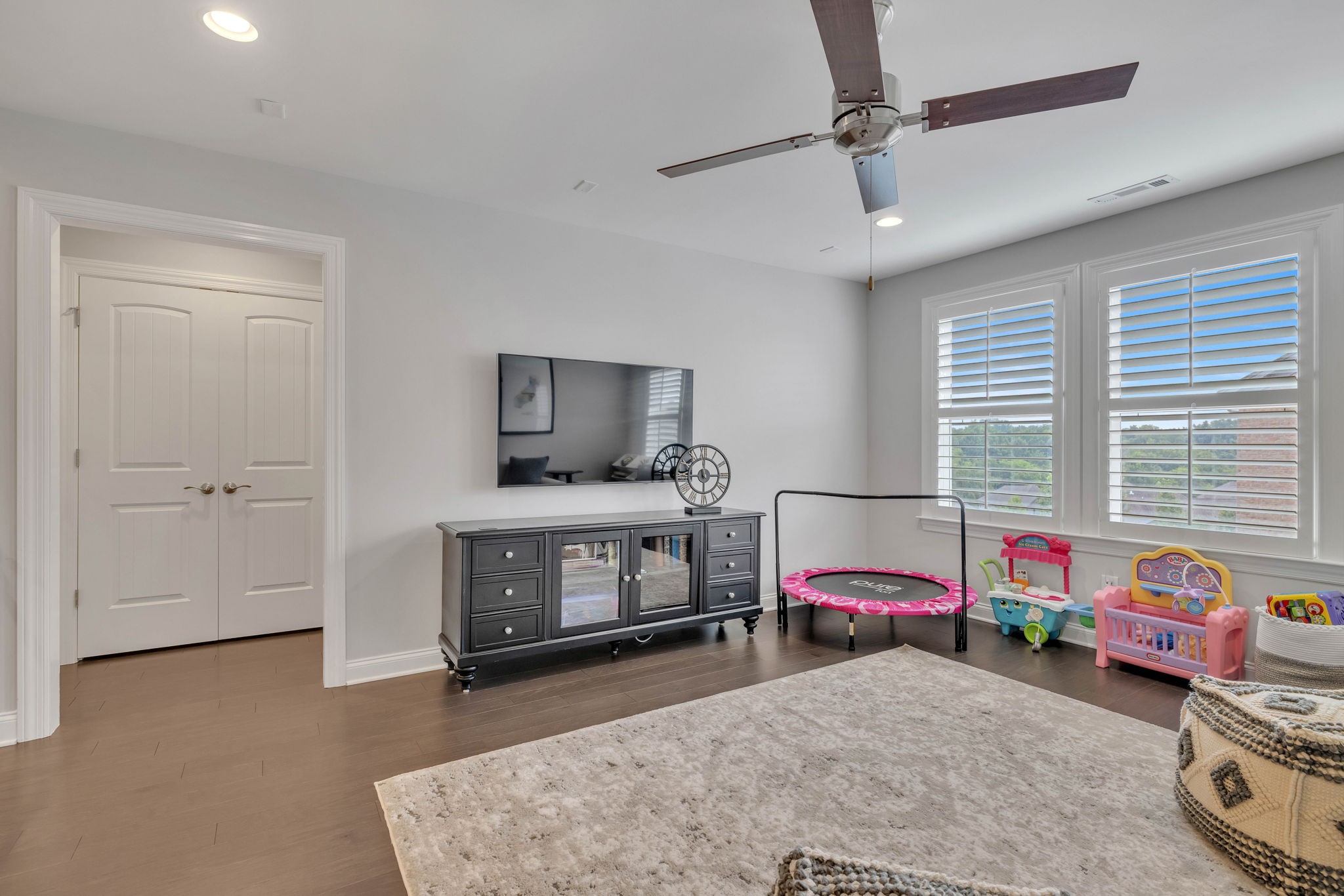 330 Crescent Moon Cir