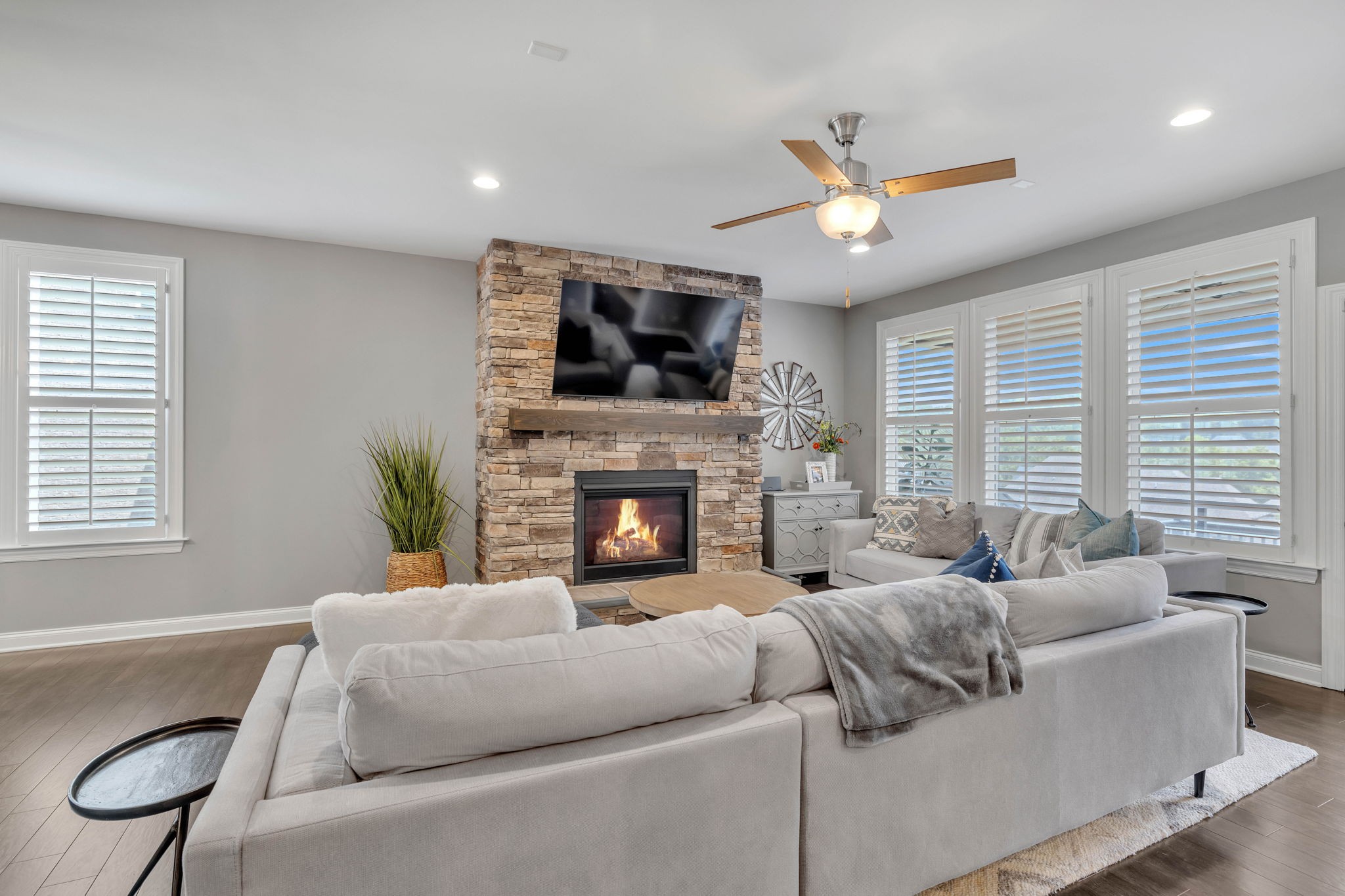 330 Crescent Moon Cir