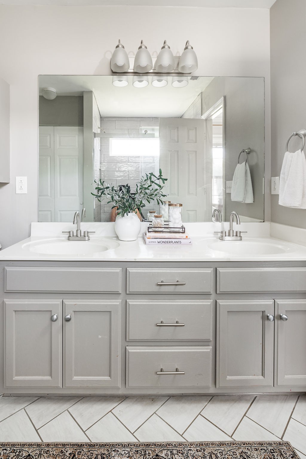 1100 Summerville Cir