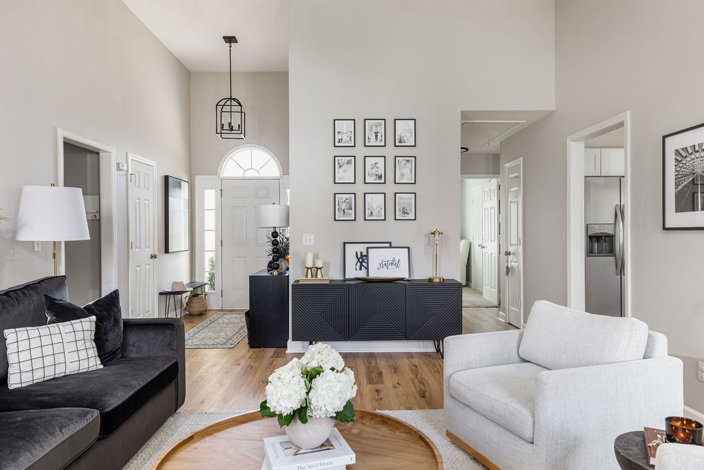 1100 Summerville Cir