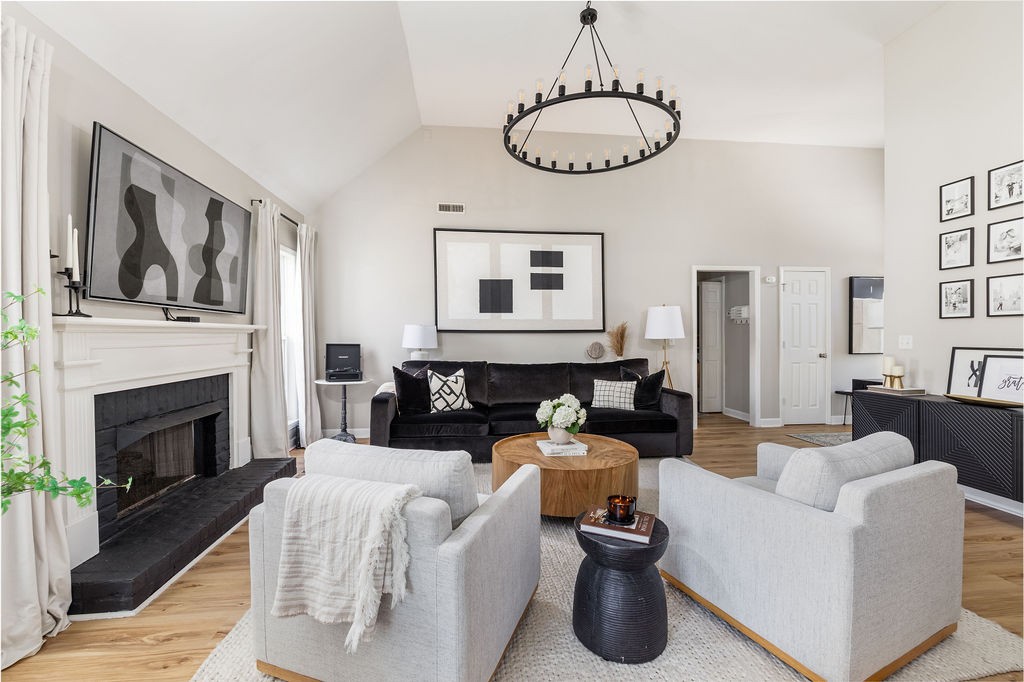 1100 Summerville Cir