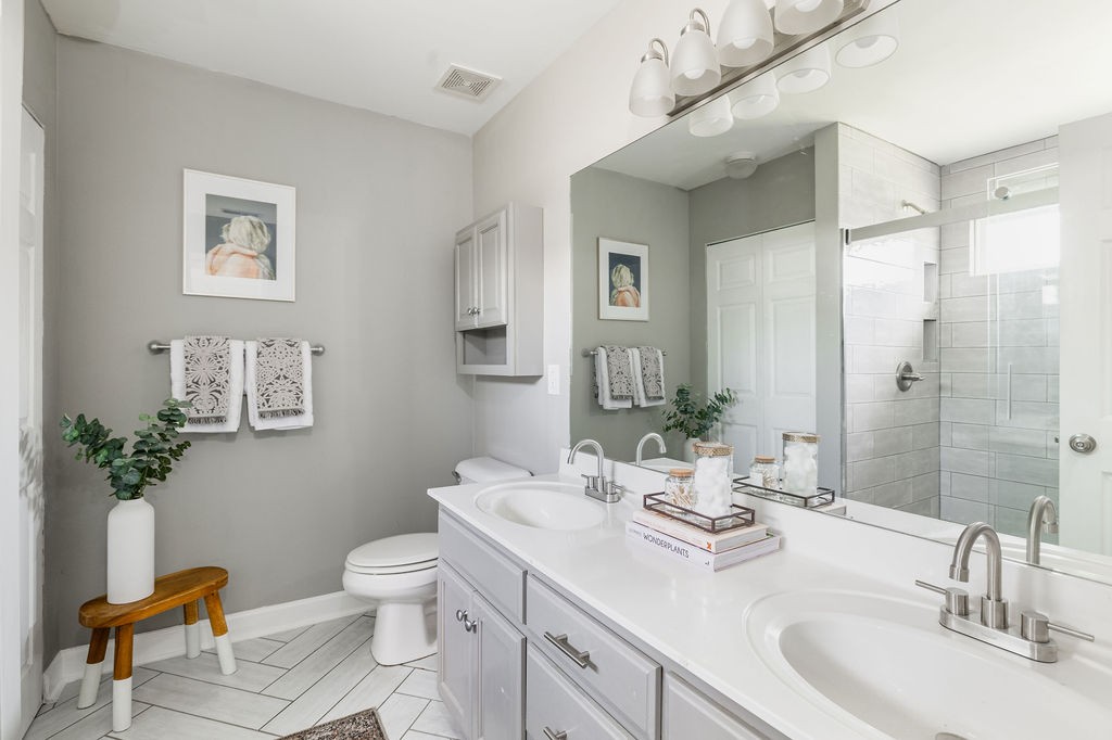 1100 Summerville Cir