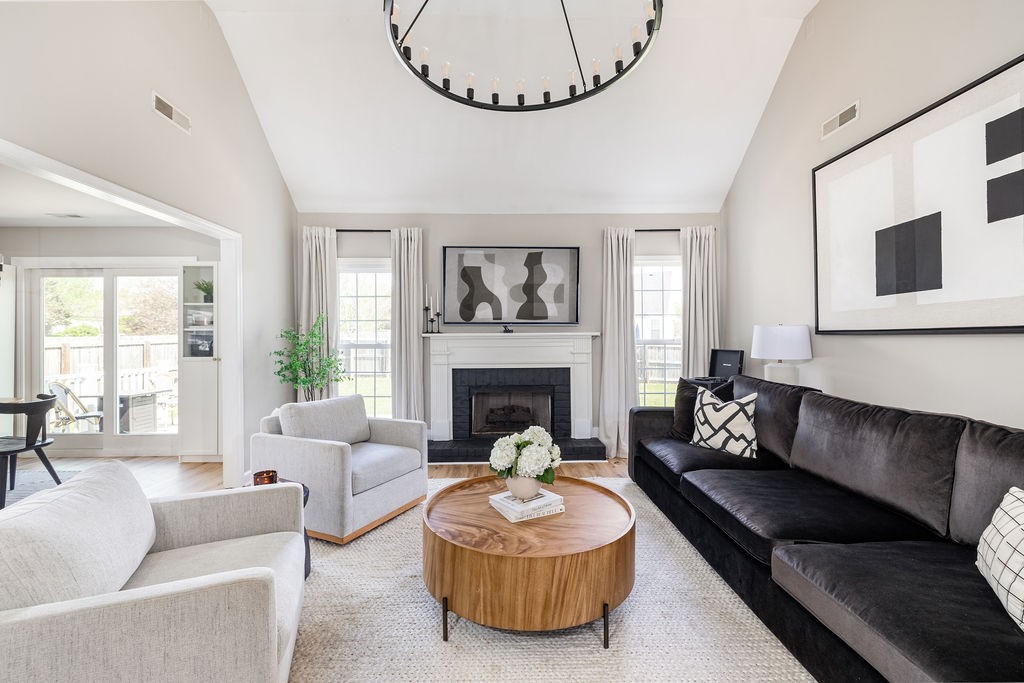 1100 Summerville Cir