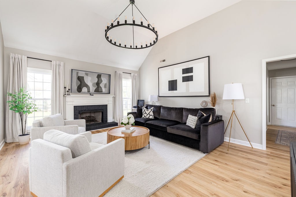 1100 Summerville Cir