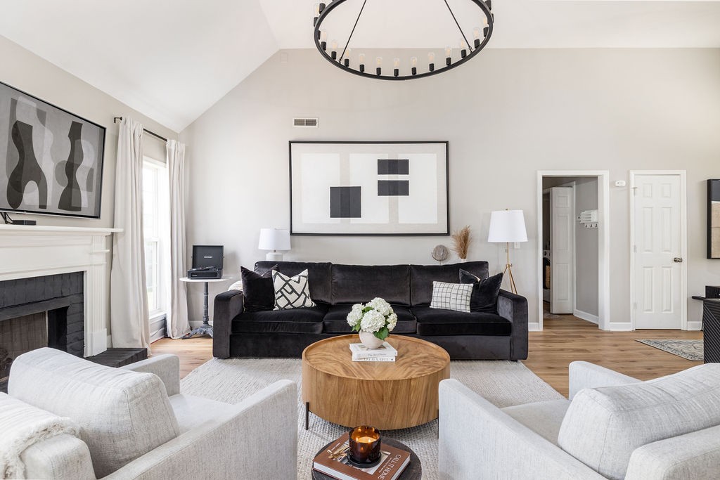 1100 Summerville Cir