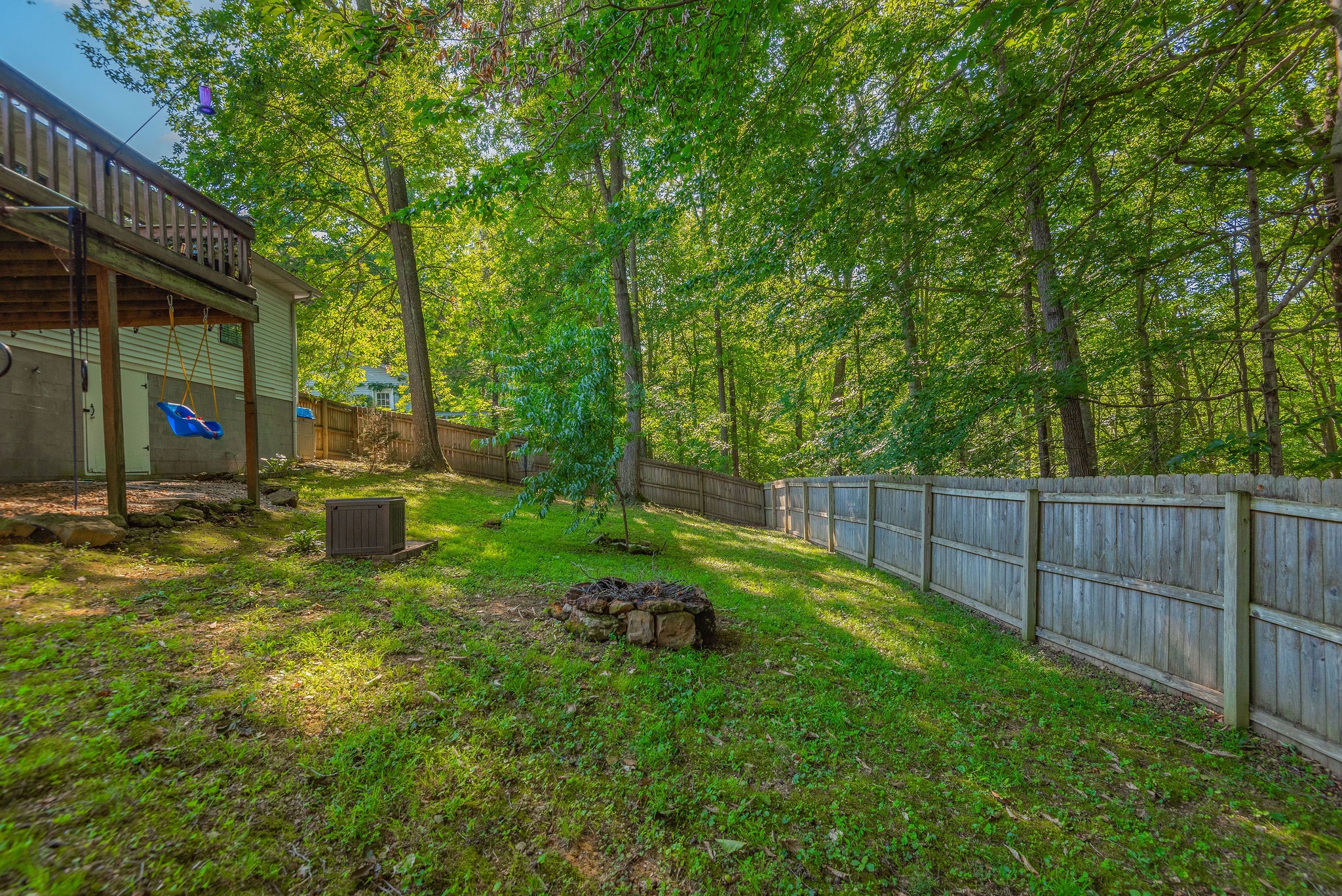 1037 Hollis Ln