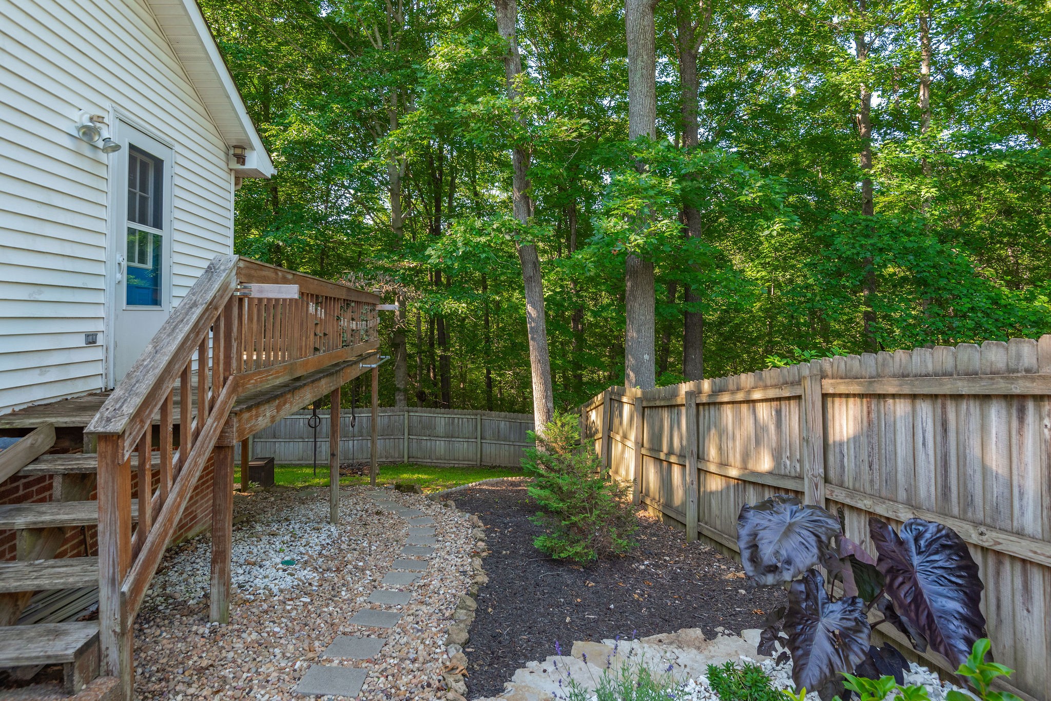 1037 Hollis Ln