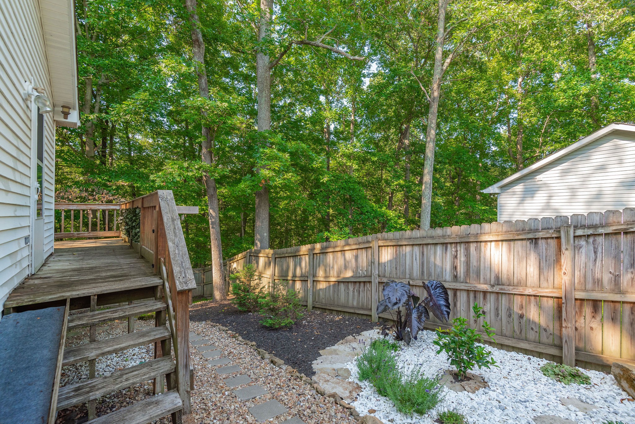 1037 Hollis Ln