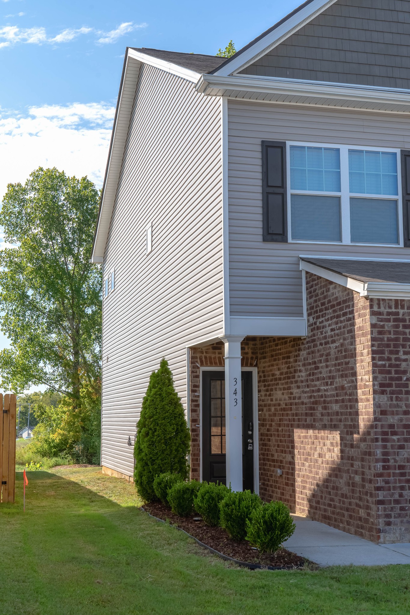 343 Geneva Ln
