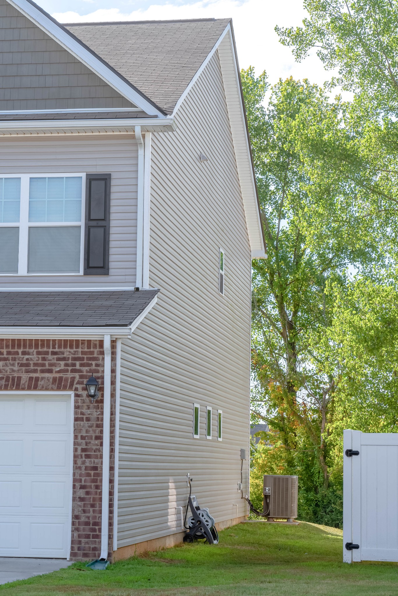 343 Geneva Ln