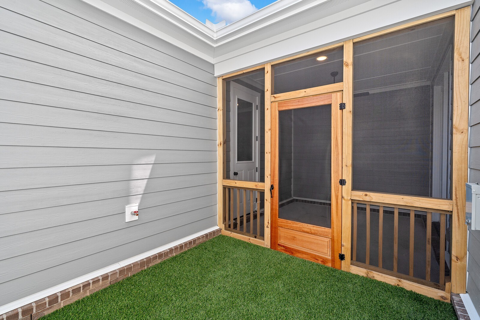 2001 Braidwood Lane, N