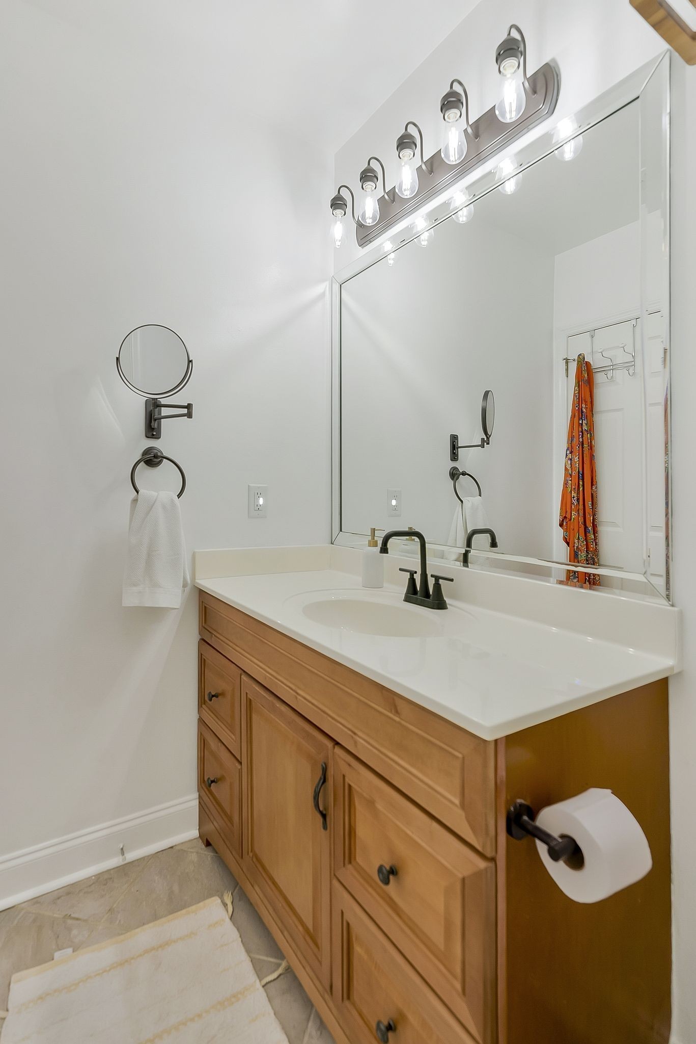 3208 Calvin Ct