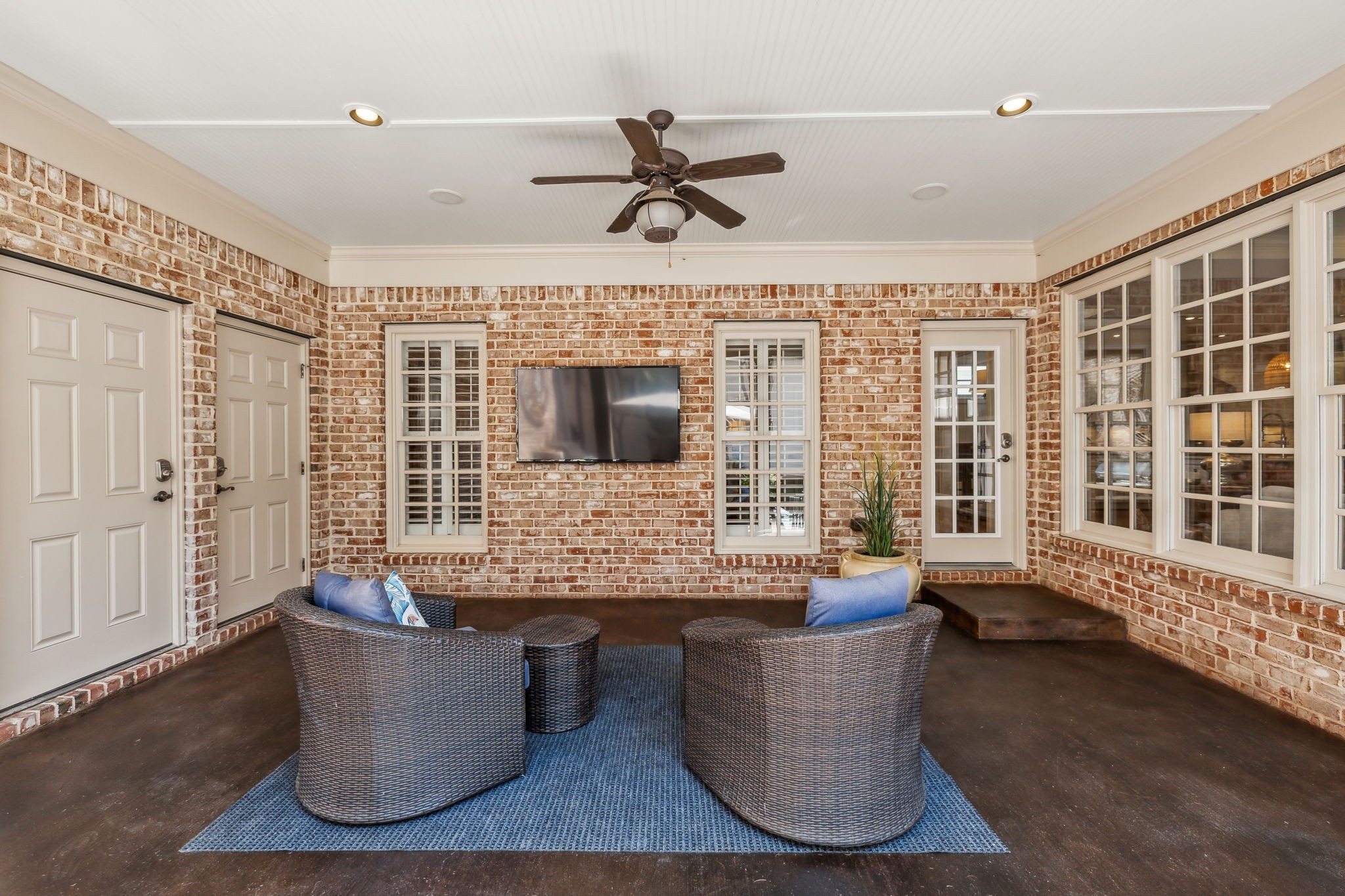 305 Starling Ln