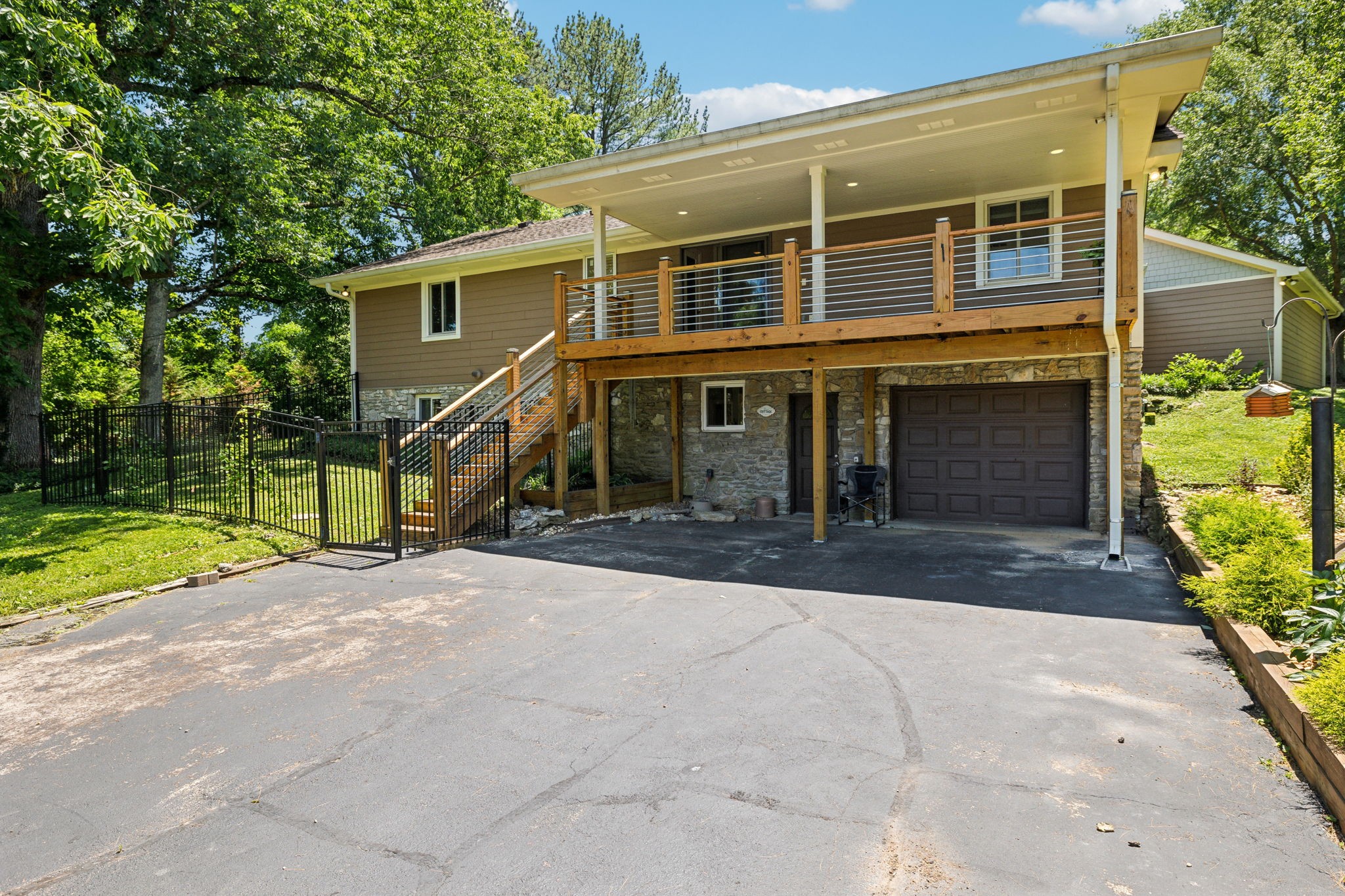 8166 Poplar Creek Rd