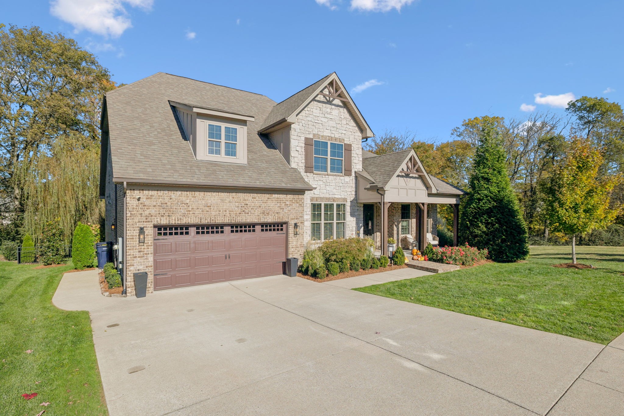 2734 Paddock Park Dr