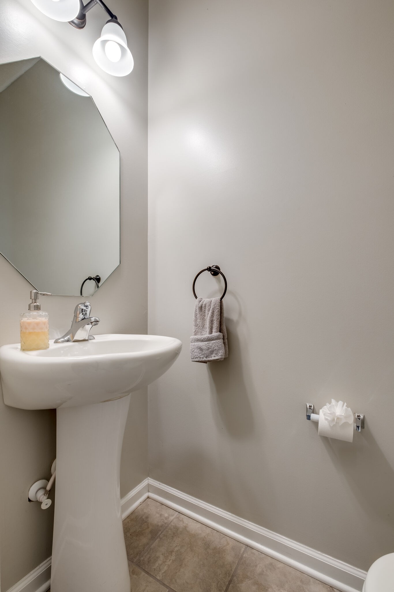 1037 Capital Funds Ct