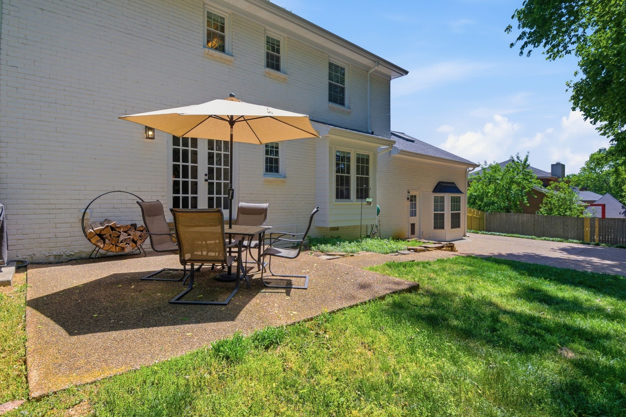 216 Pebble Glen Dr