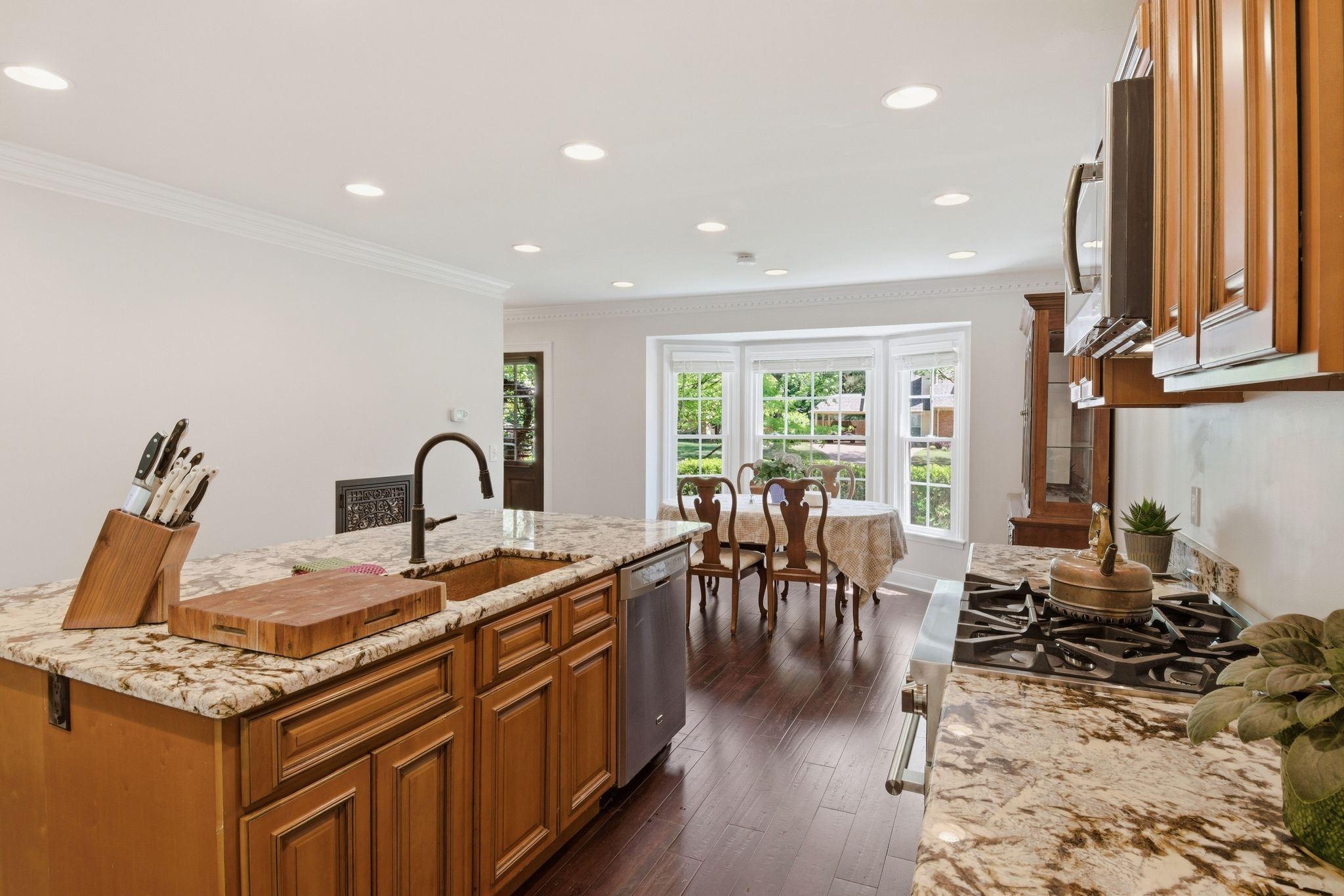 216 Pebble Glen Dr