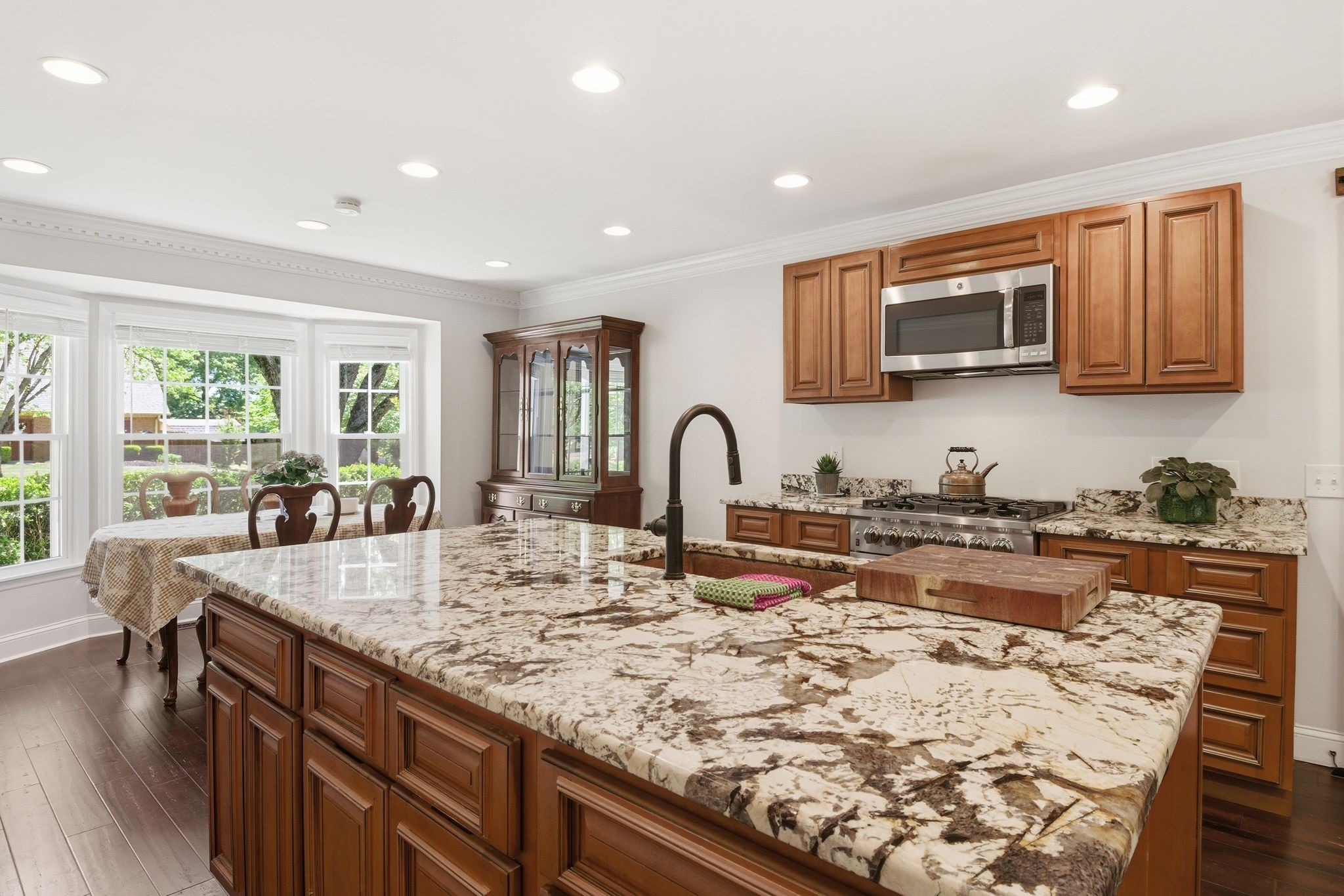 216 Pebble Glen Dr