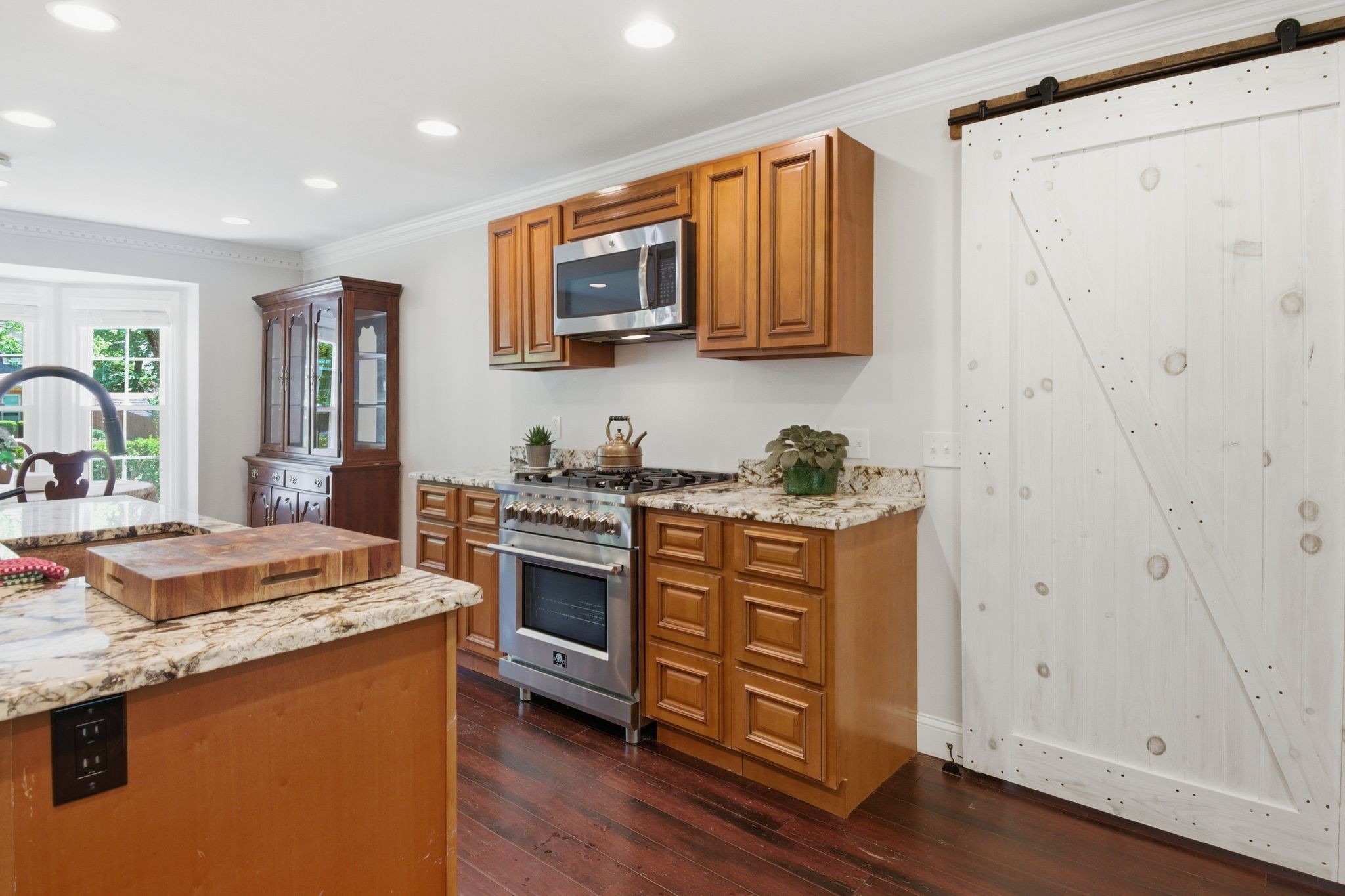 216 Pebble Glen Dr