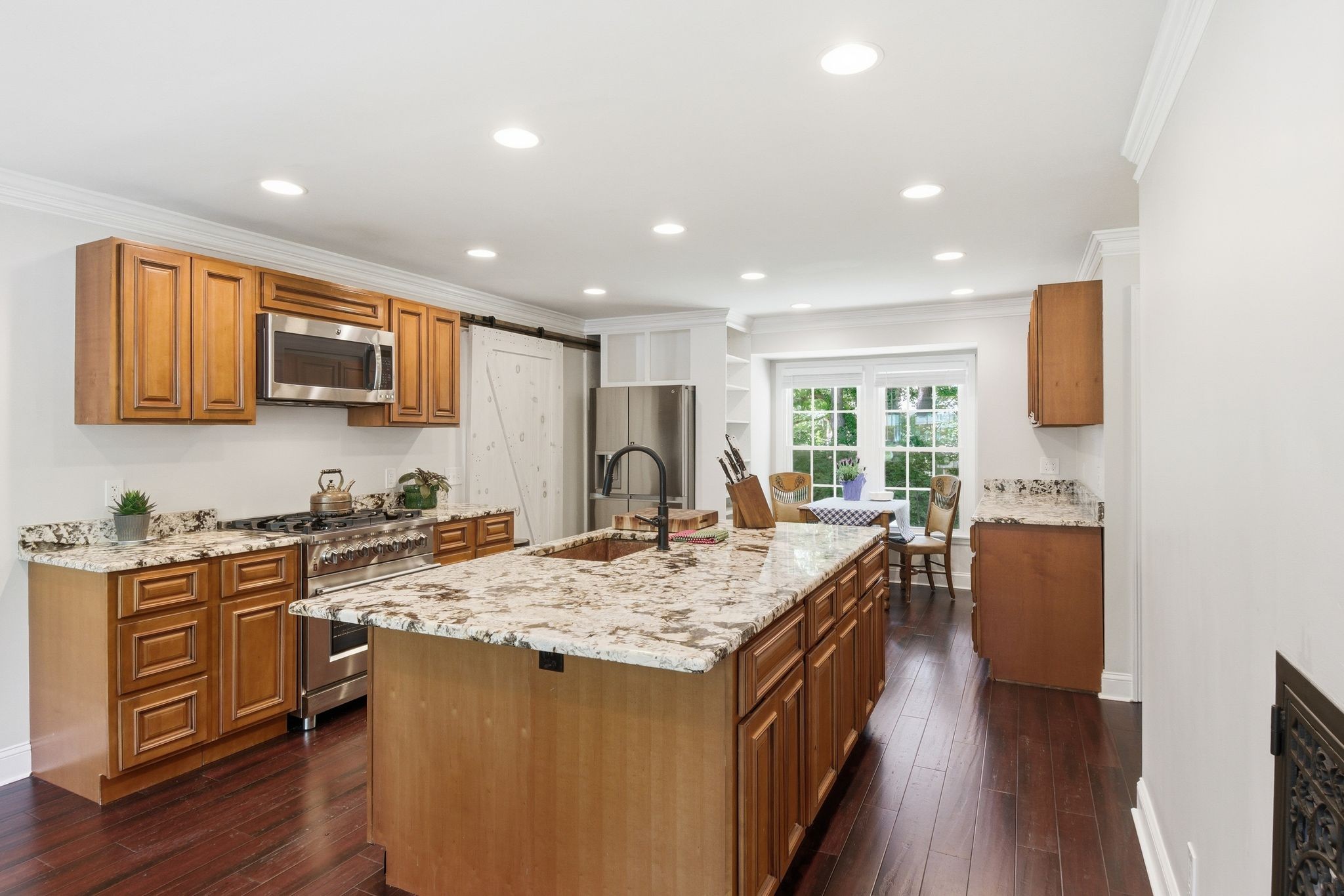 216 Pebble Glen Dr