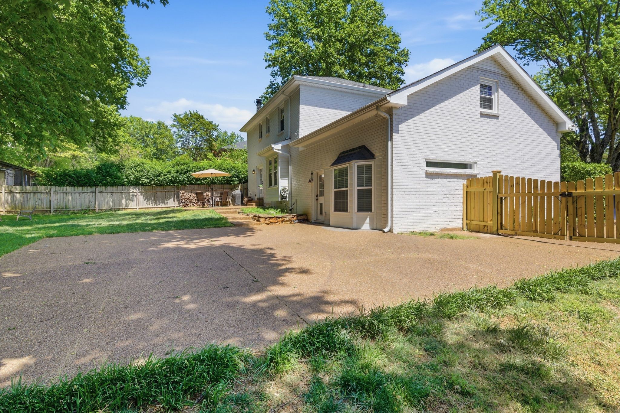 216 Pebble Glen Dr