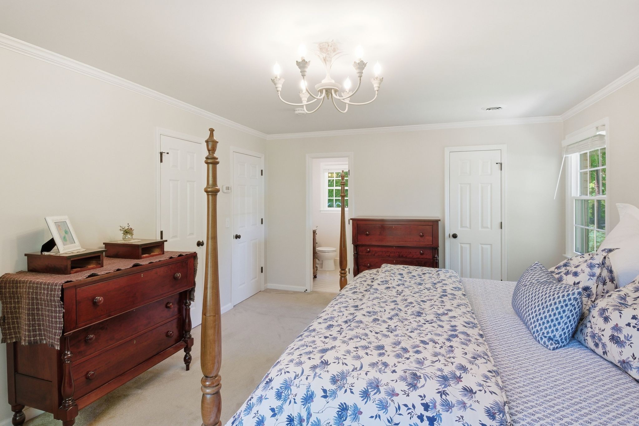 216 Pebble Glen Dr