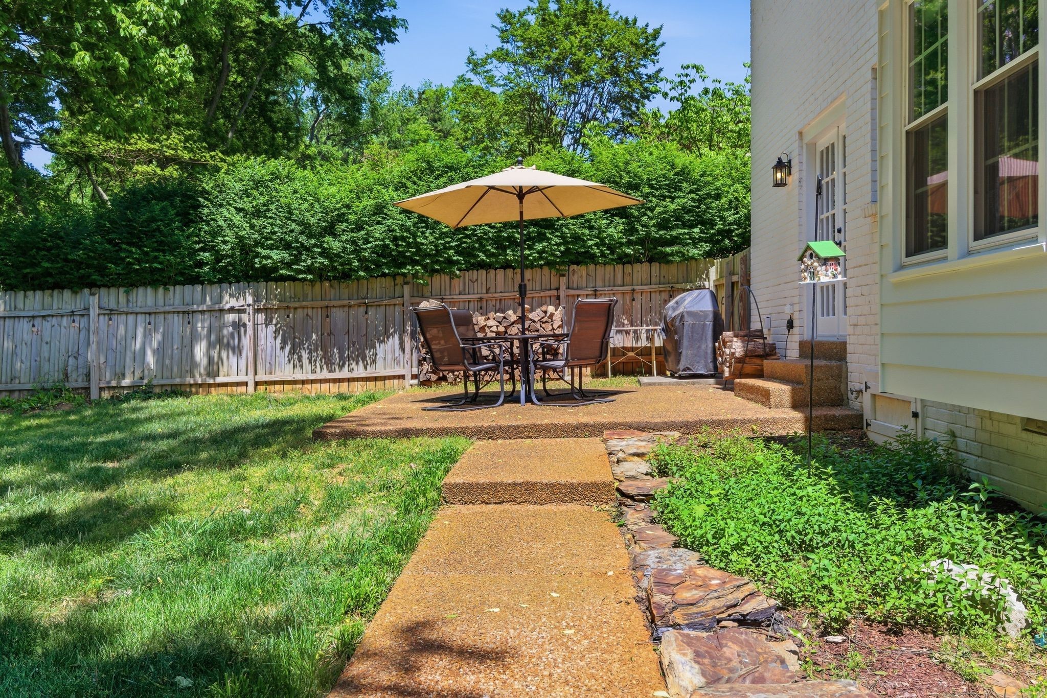 216 Pebble Glen Dr