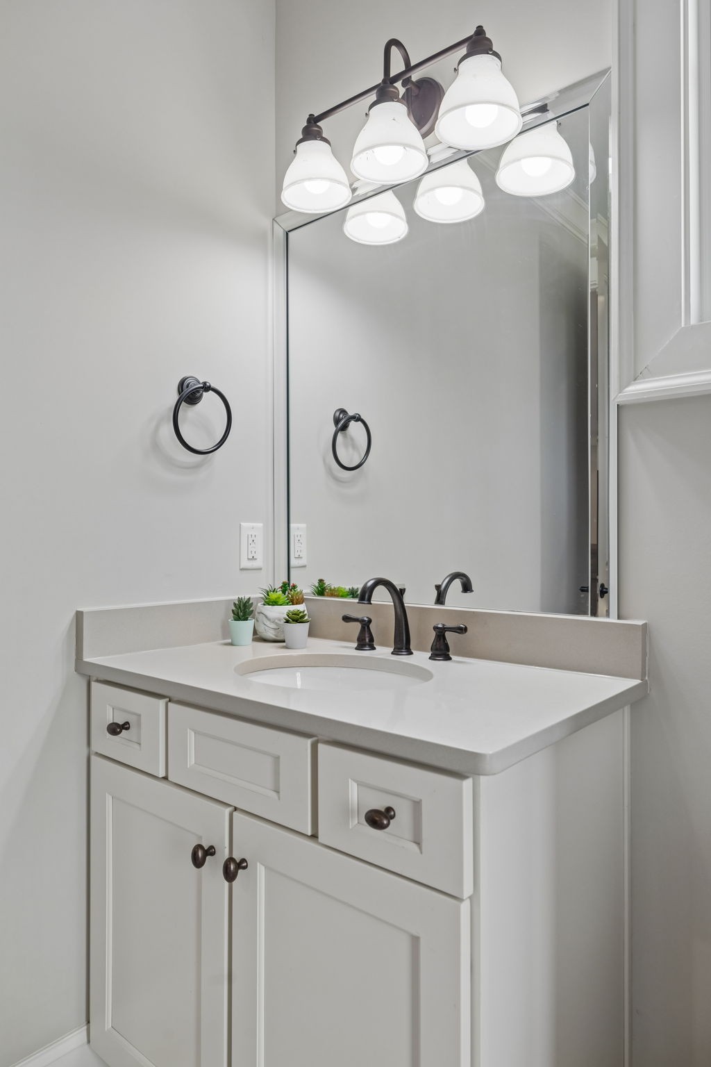 6033 Native Pony Trl