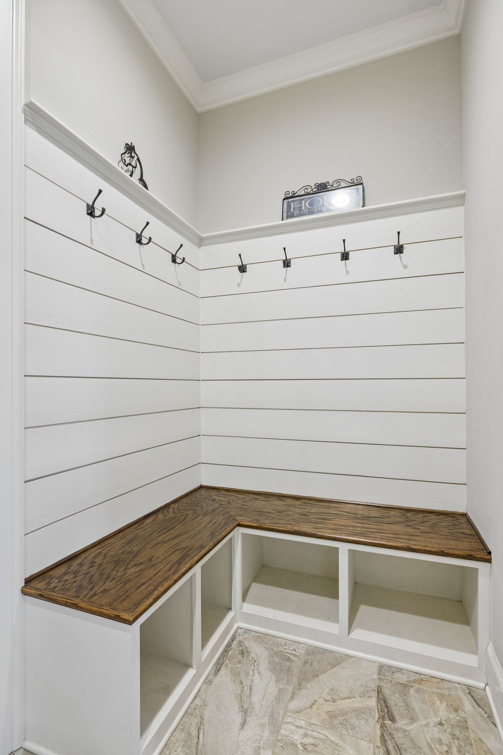 6033 Native Pony Trl