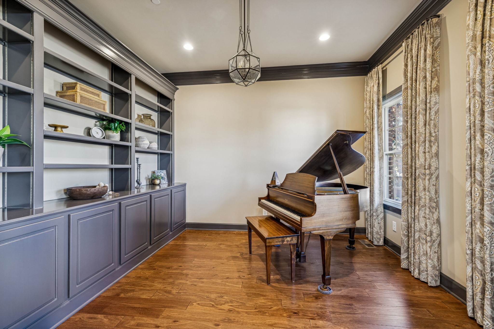 1001 Lawson Ln