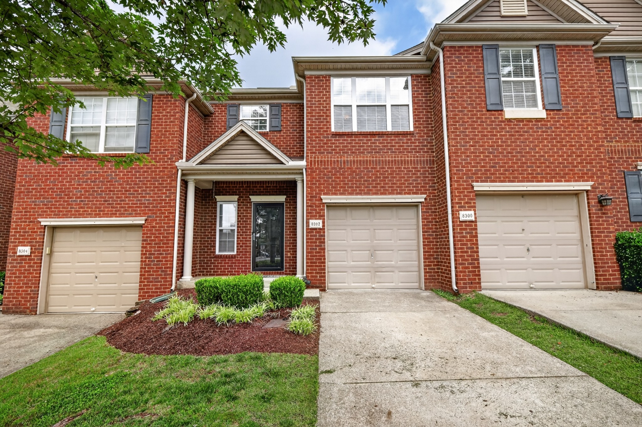 8302 Oak Knoll Dr