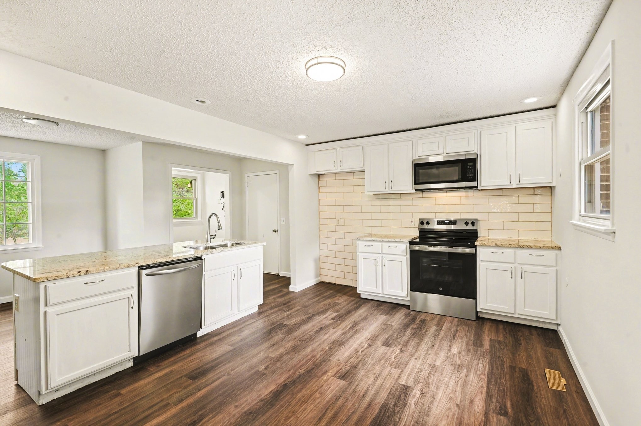 502 Maplewood Dr