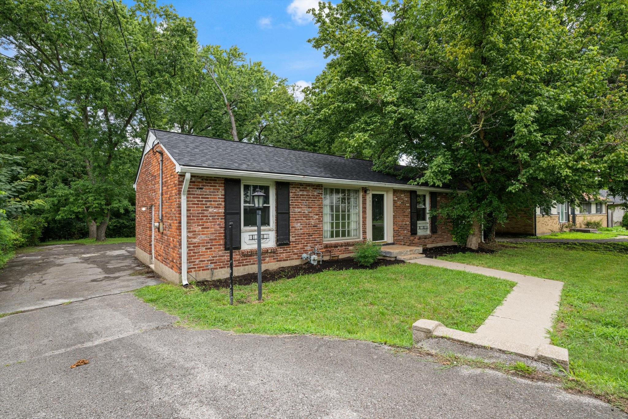 4981 Edmondson Pike