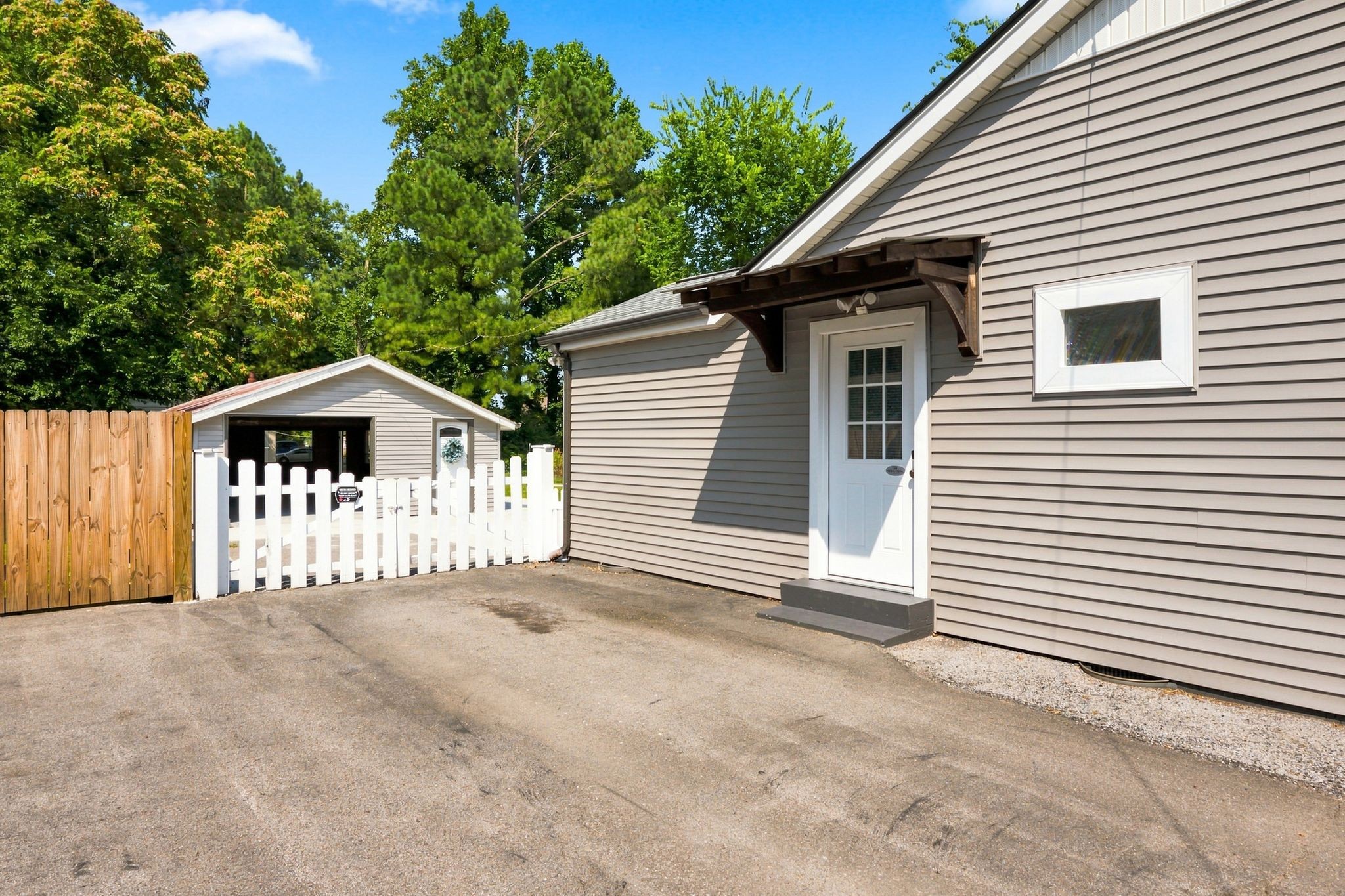 422 Green Acres Dr