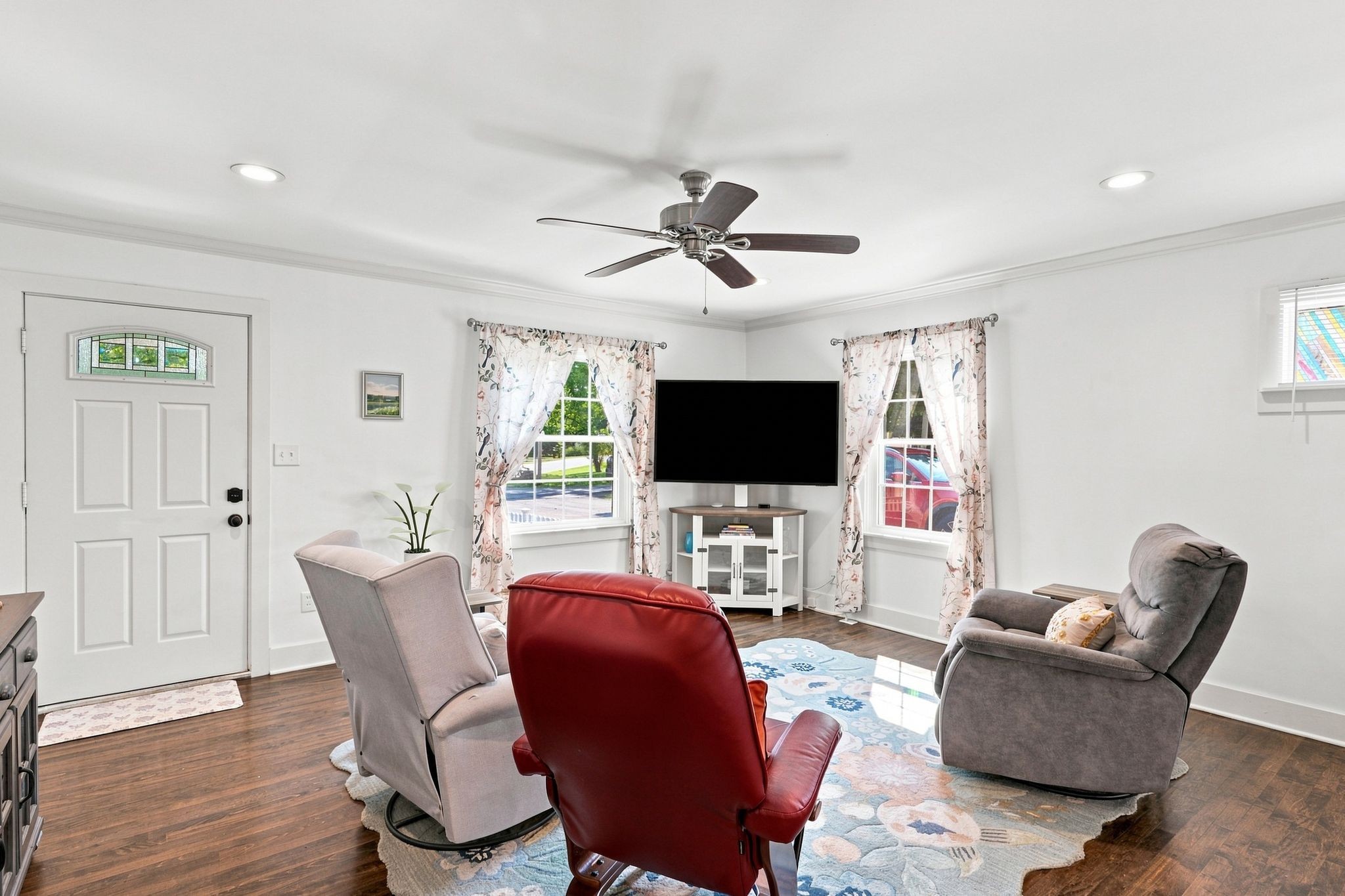 422 Green Acres Dr