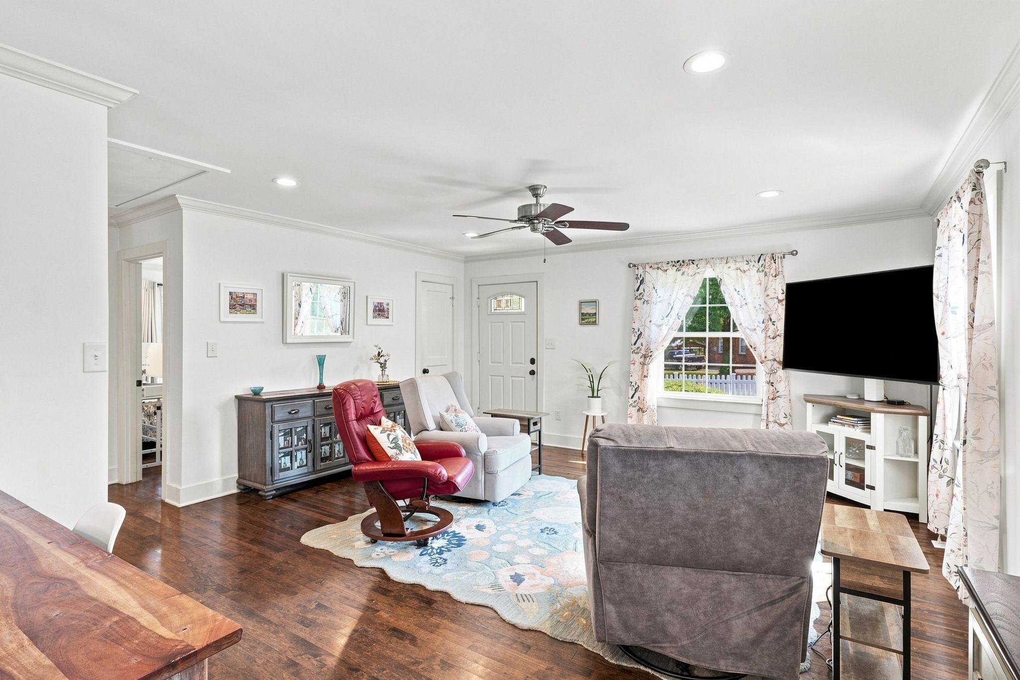 422 Green Acres Dr