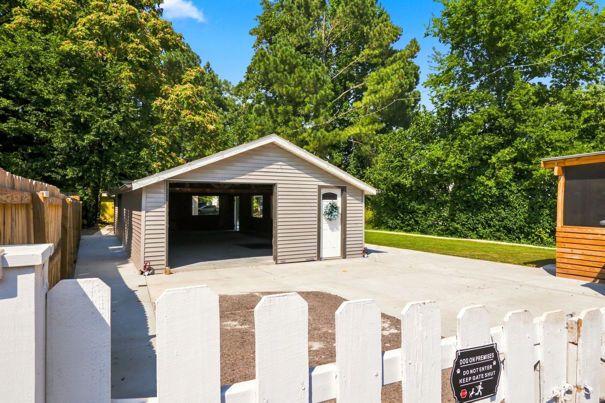 422 Green Acres Dr