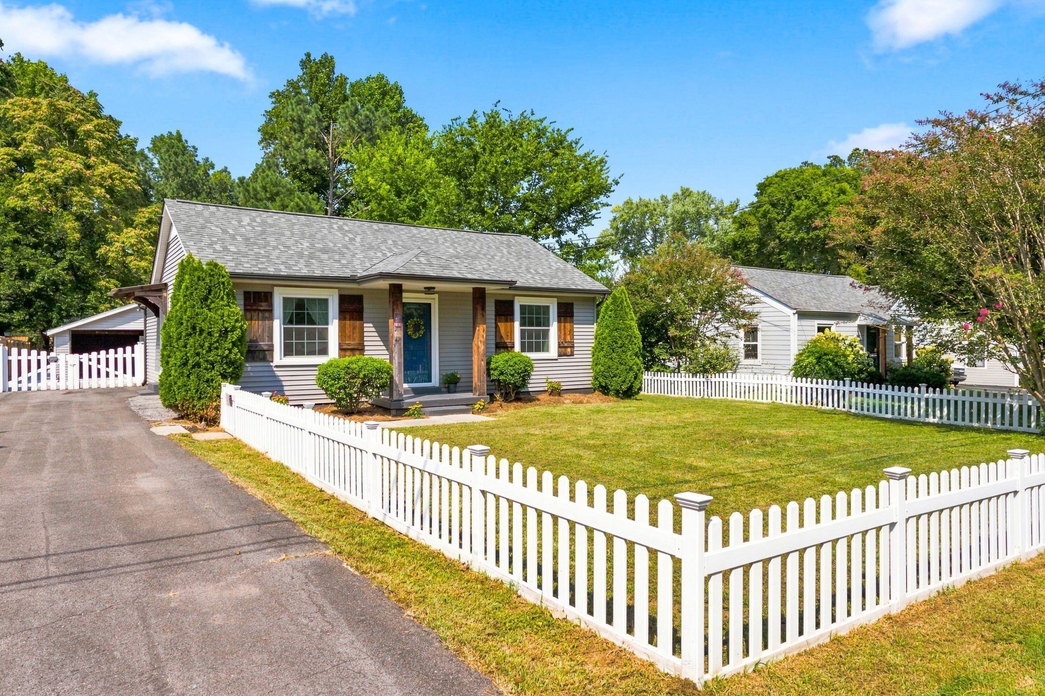 422 Green Acres Dr