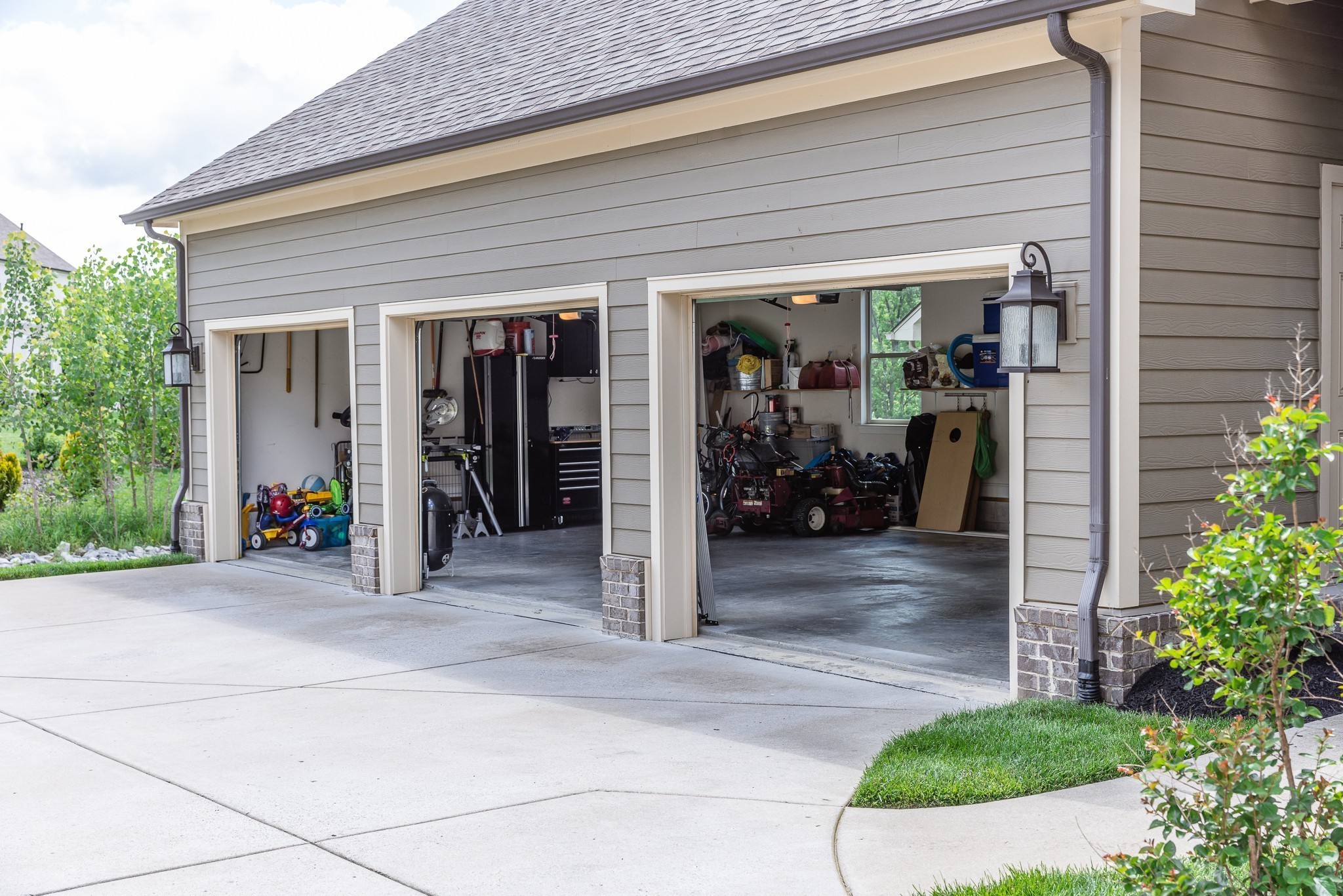 3056 Farmhouse Dr