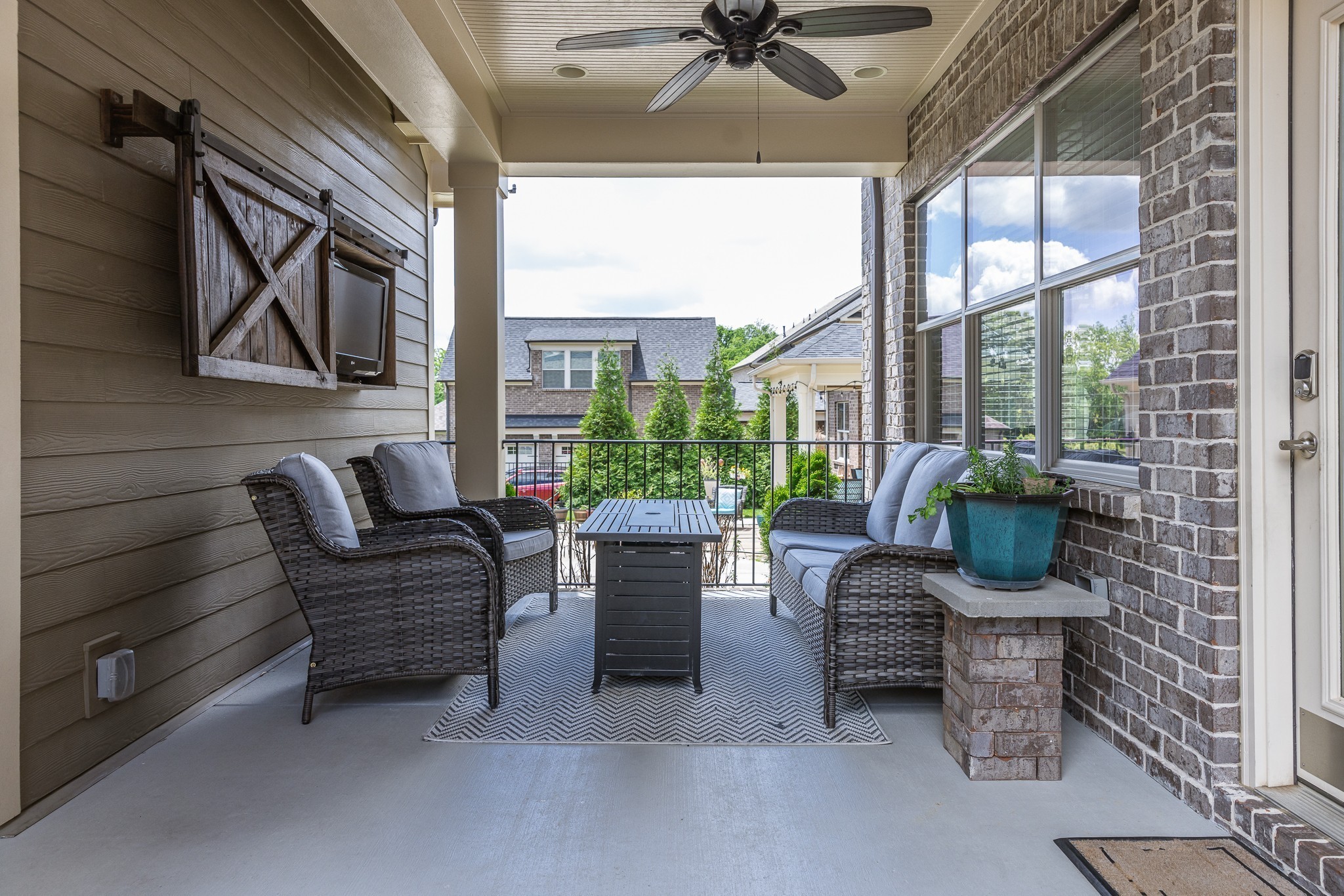 3056 Farmhouse Dr