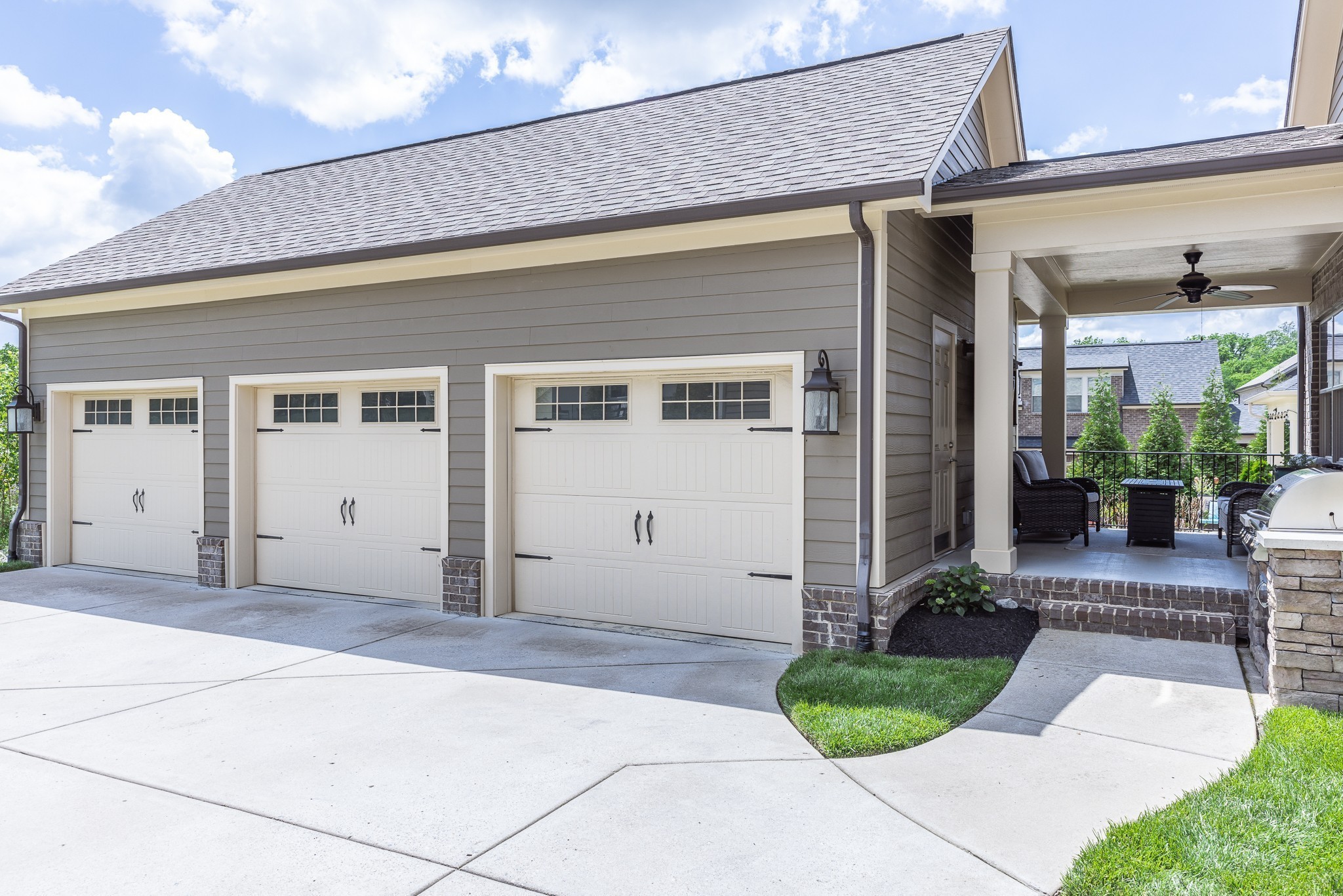 3056 Farmhouse Dr