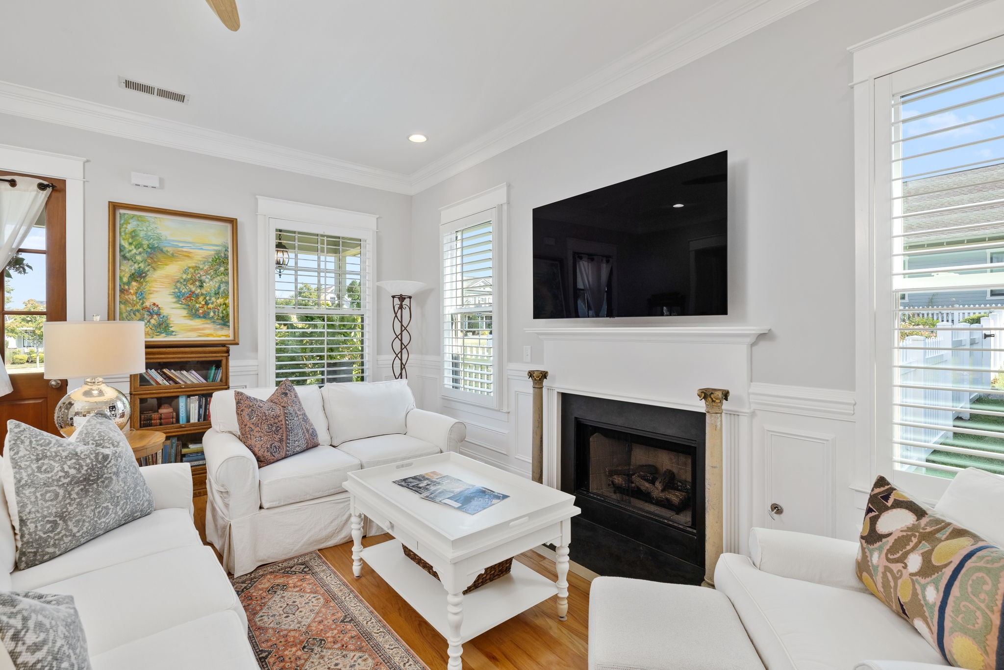1061 Rochelle Ave