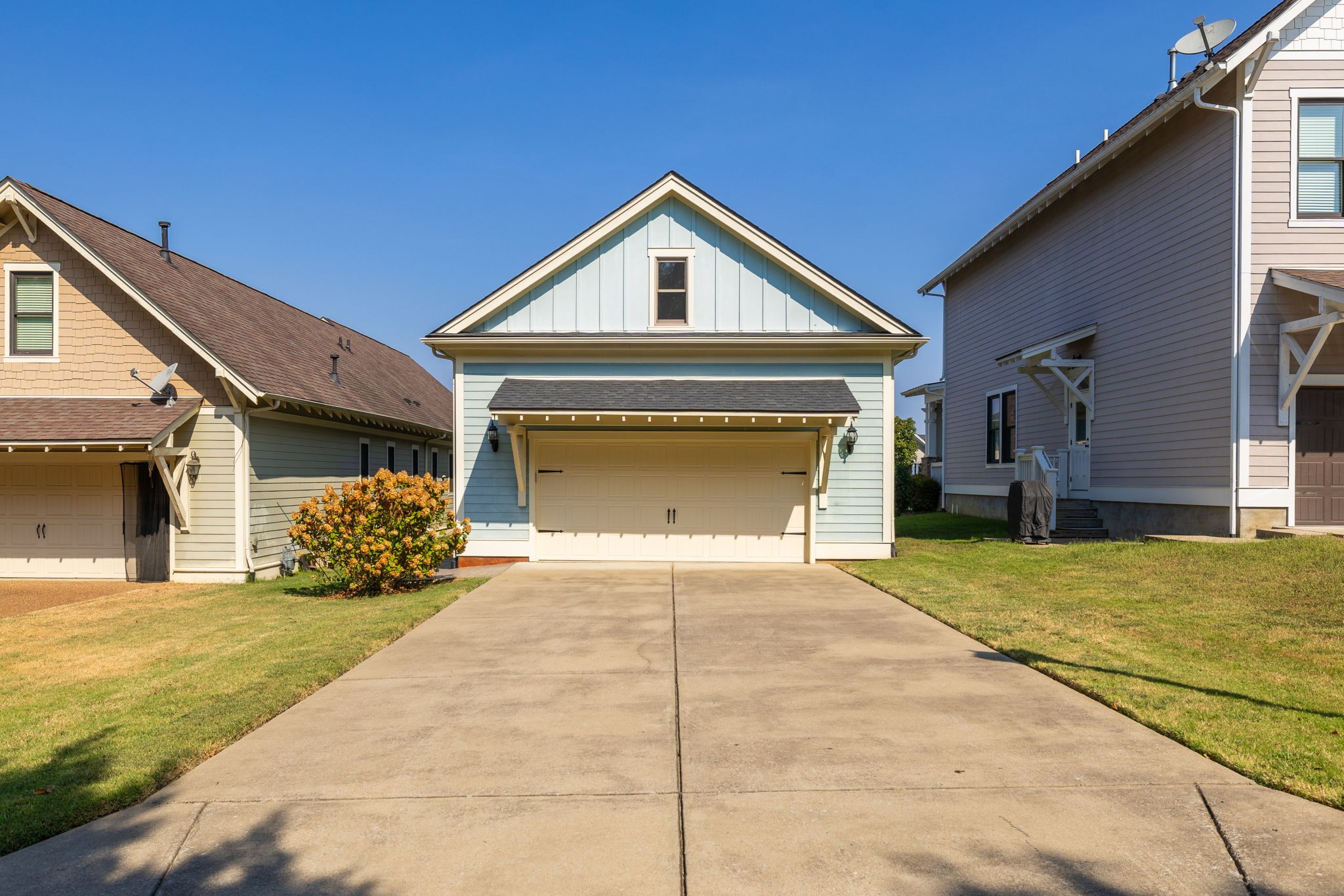 1061 Rochelle Ave