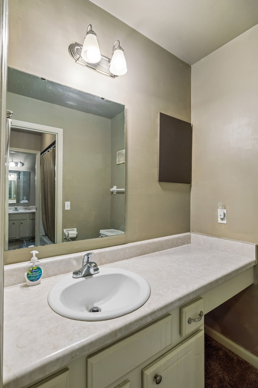 601 Boyd Mill Ave Unit: J7