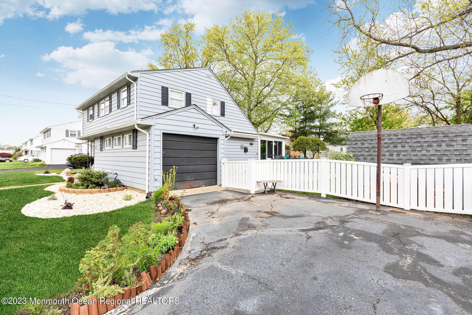 15 Galewood Drive